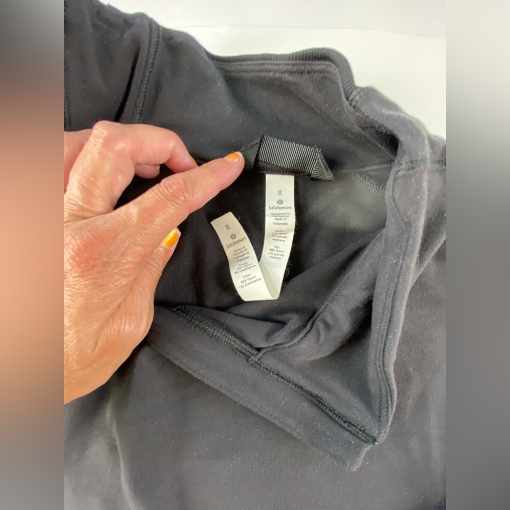 Lululemon Brisk Running 1/2 zip size 8 black EUC - Picture 6 of 8
